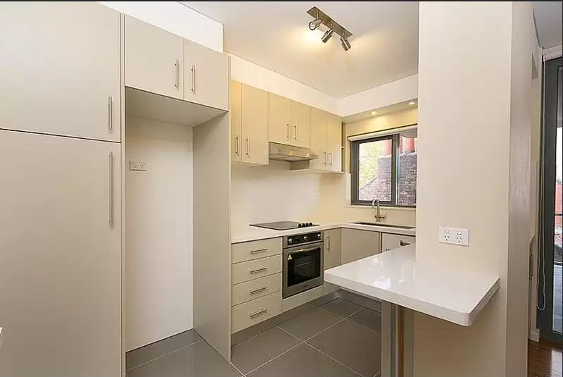 17/5 Tusculum Street, Potts Point Leased by The Marshall Group - image 5