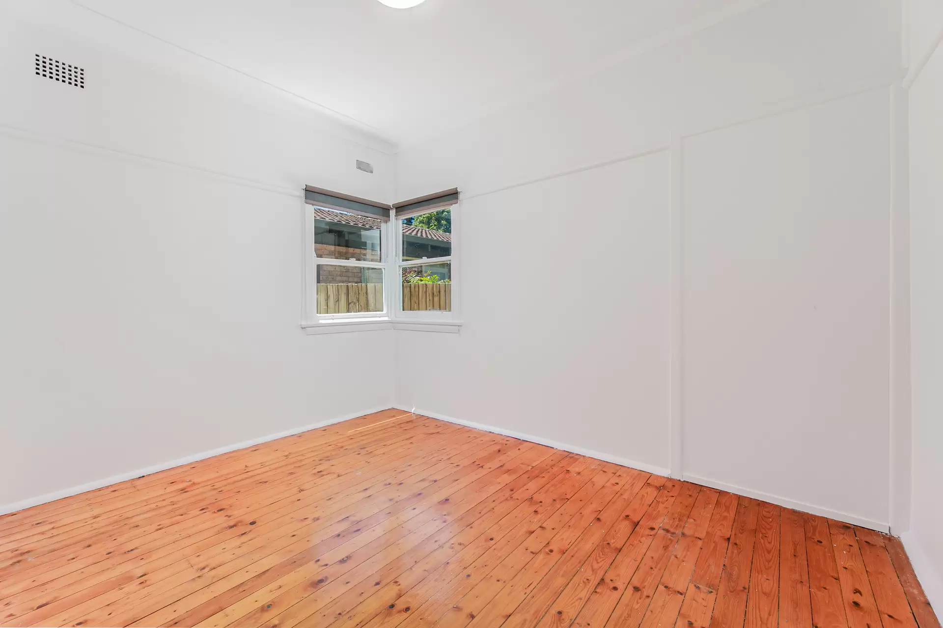 24 Kamilaroy Road, West Pymble Leased by The Marshall Group - image 5