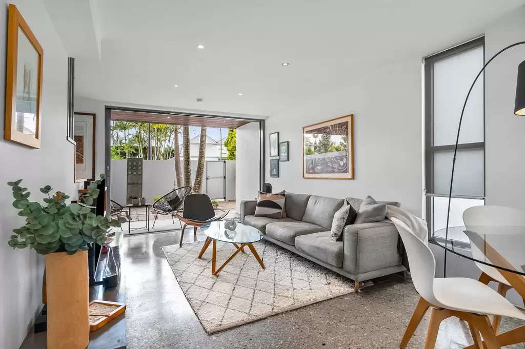 3/27 Noosa Parade, Noosa Heads Auction by The Marshall Group