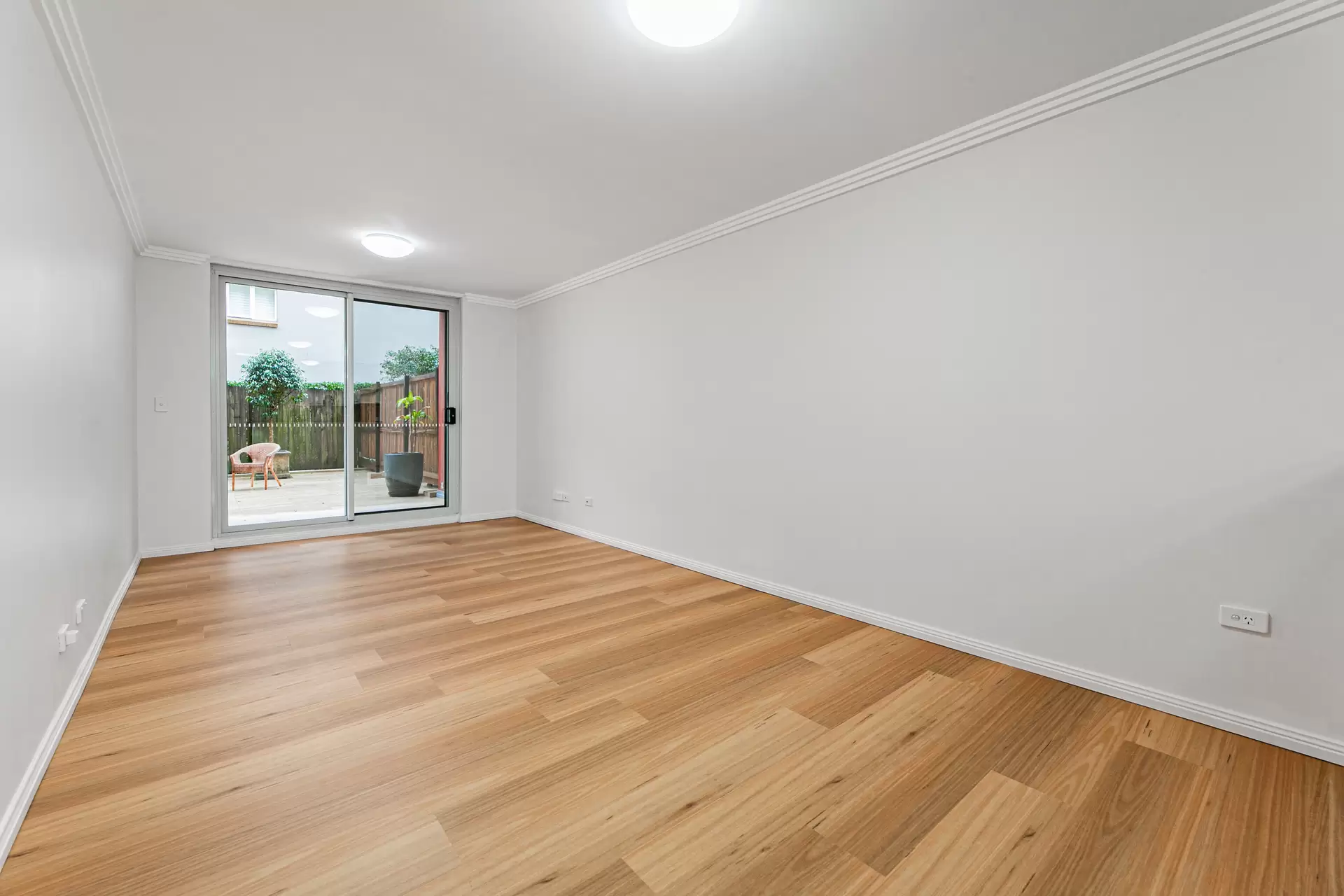 2/20-22 College Crescent, Hornsby Leased by The Marshall Group - image 2