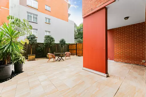 2/20-22 College Crescent, Hornsby Leased by The Marshall Group