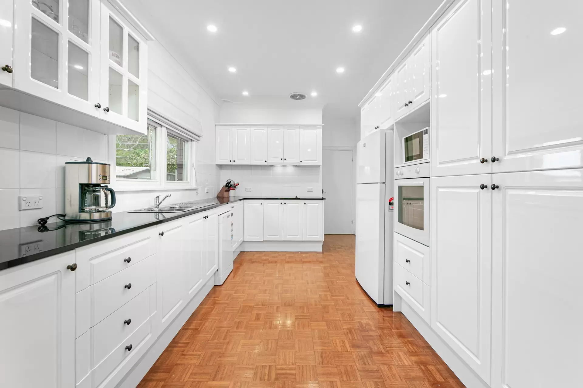 1 Dallas Place, St Ives Leased by The Marshall Group - image 2