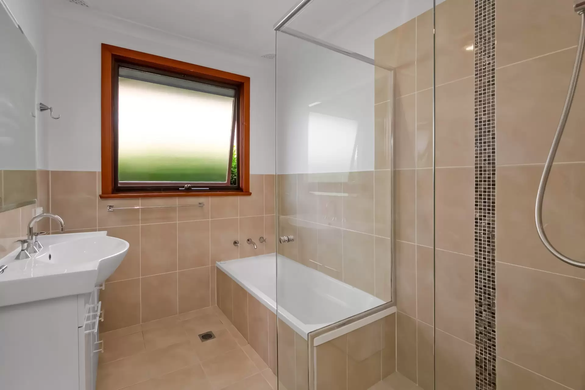 29 Gillian Parade, West Pymble Leased by The Marshall Group - image 3