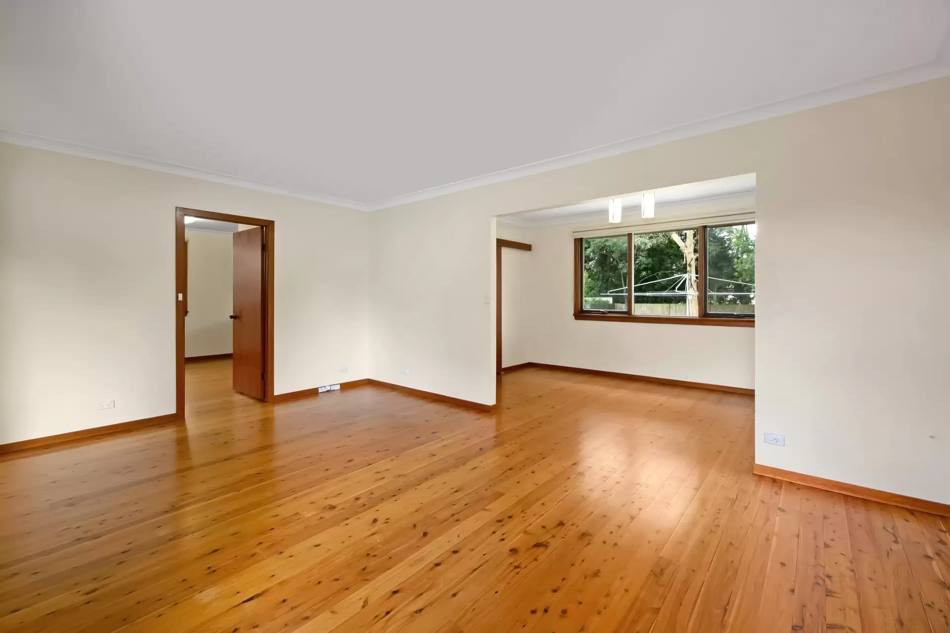 29 Gillian Parade, West Pymble Leased by The Marshall Group - image 4