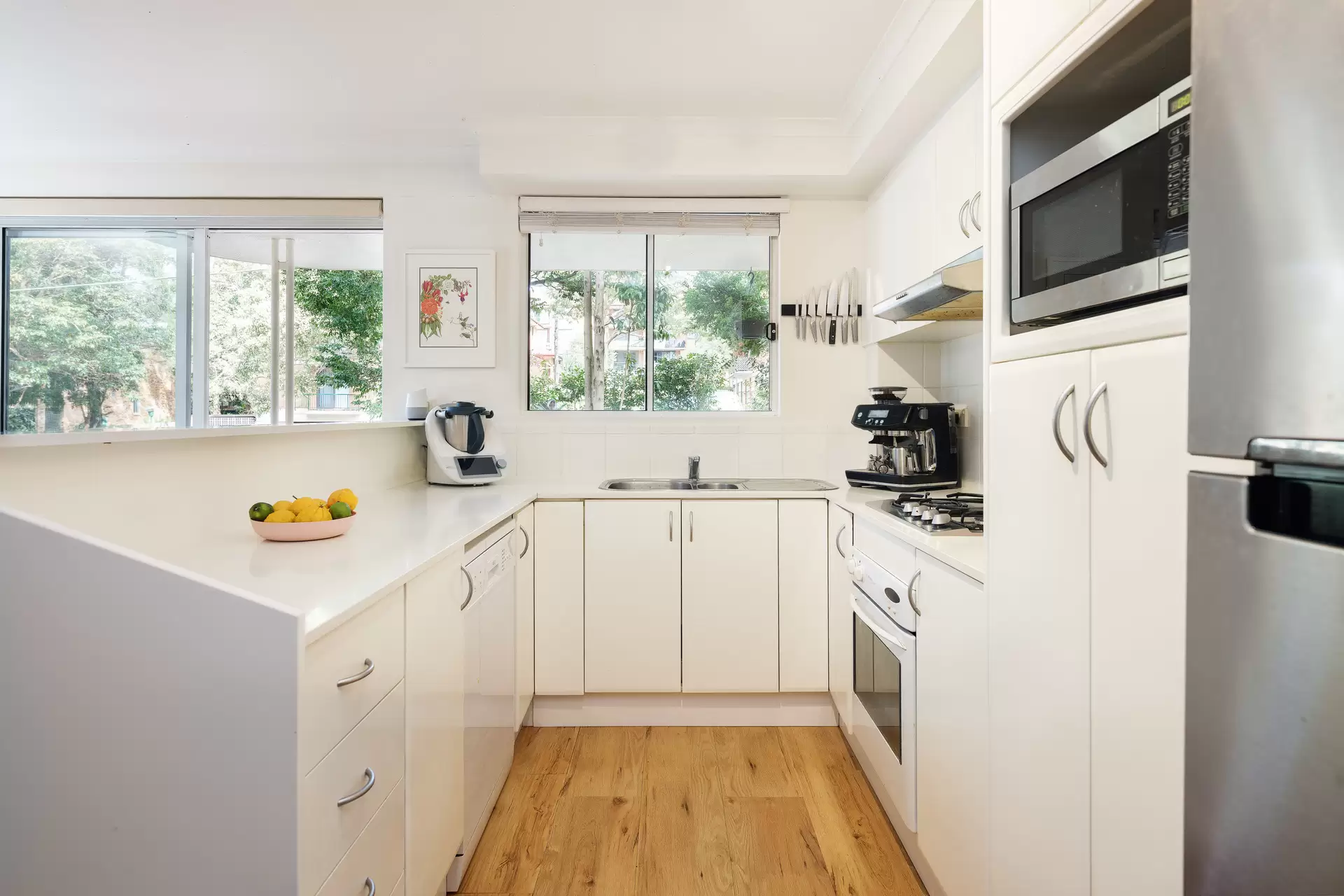 2/4 Campbell Parade, Manly Vale Sold by The Marshall Group - image 2