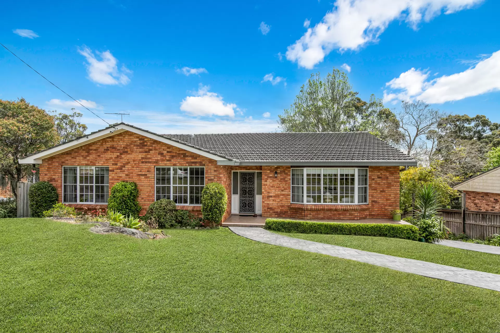 168 Grosvenor Street, Wahroonga Sold by The Marshall Group - image 2