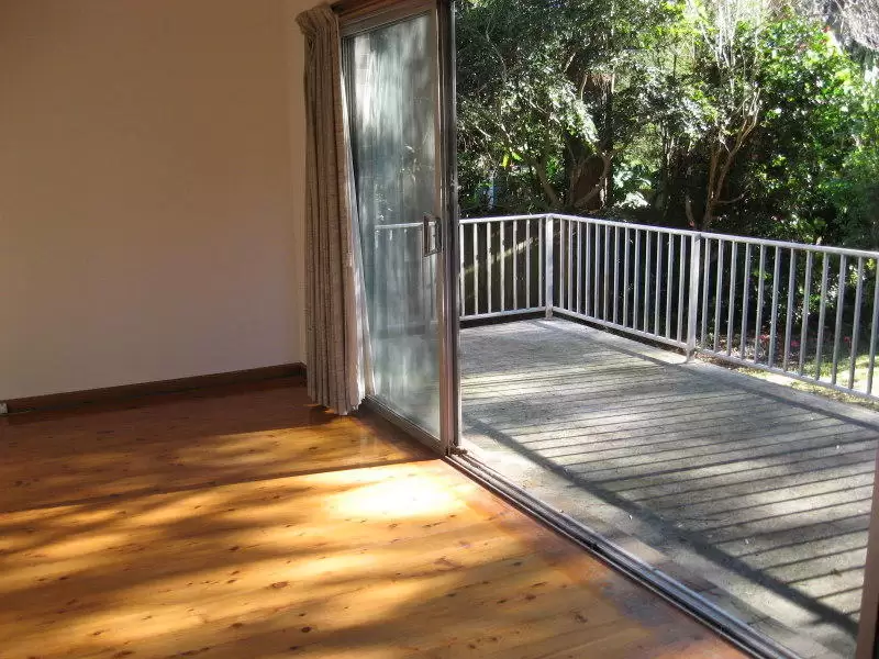 19 Yarrara Rd (cnr Hesperus St), Pymble Sold by The Marshall Group - image 3